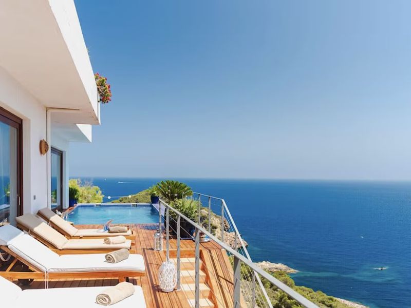 Living in Roca Llisa